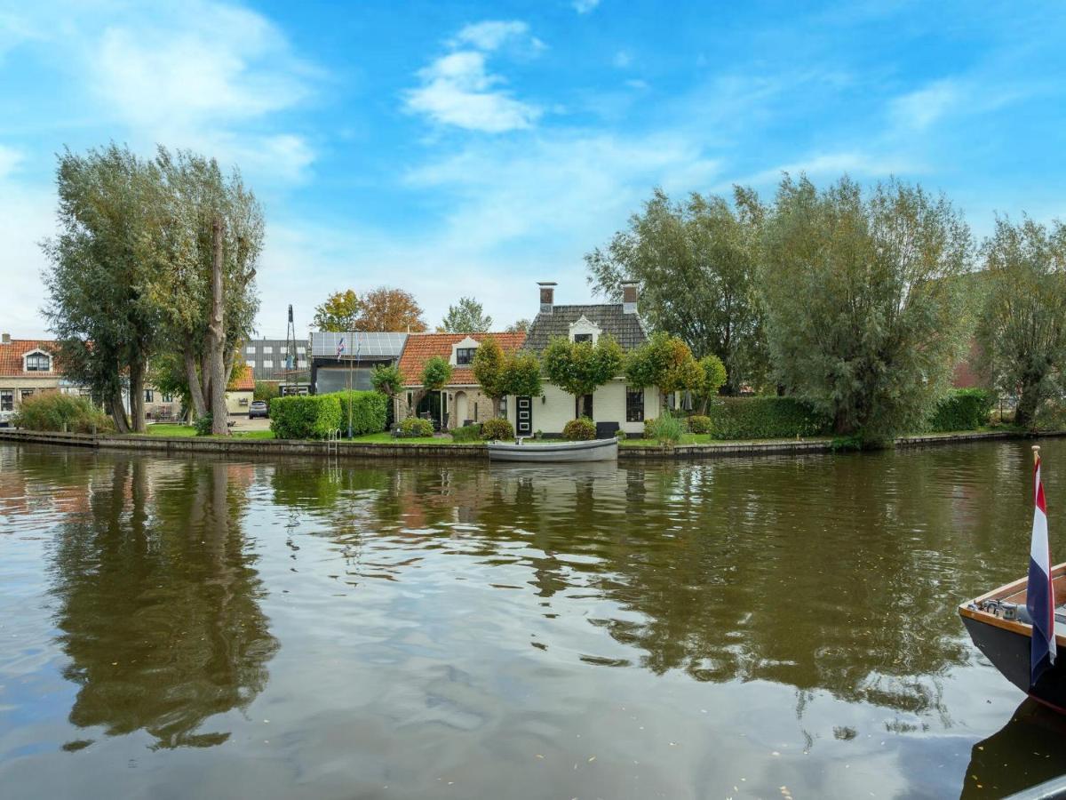 Modern Holiday Home In Heeg With Garden Zewnętrze zdjęcie