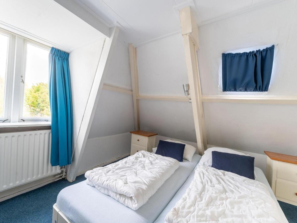 Modern Holiday Home In Heeg With Garden Zewnętrze zdjęcie