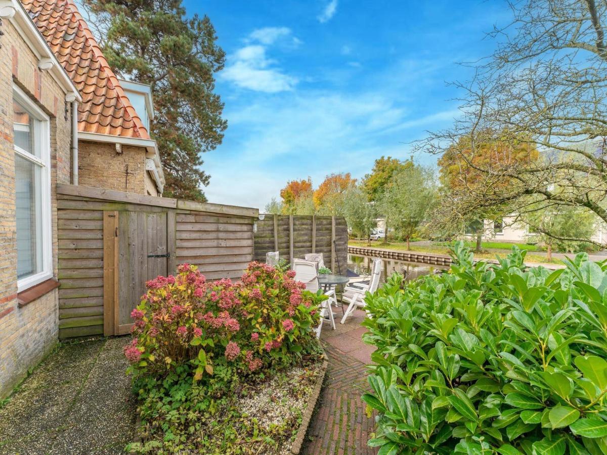 Modern Holiday Home In Heeg With Garden Zewnętrze zdjęcie